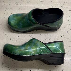 Sanita The Original Danish Clogs Patent Leather Green Professional Nurse Size 37